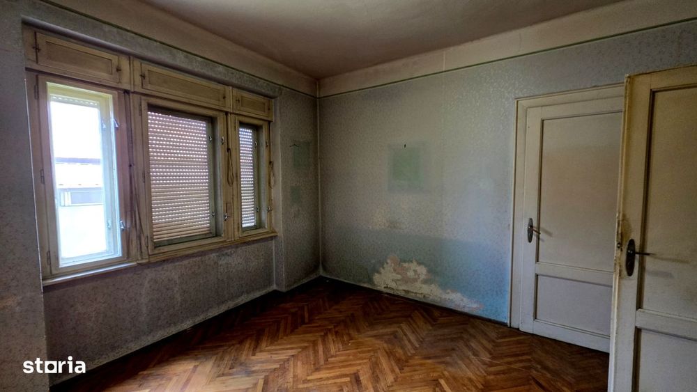 Apartament cu 4 camere , garaj si teren de 420 mp de vanzare zona Sub