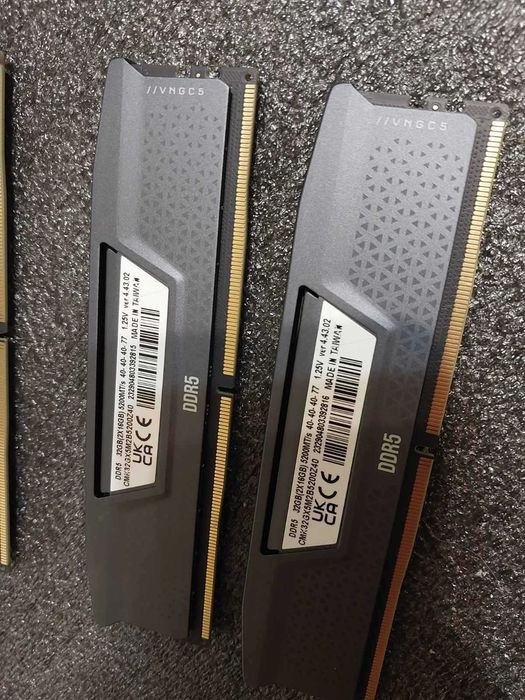 32GB DDR5 5200MT/s CL40 - Corsair Vengance (EXPO, XMP)