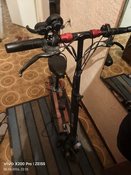 продам электросамокат куго м4