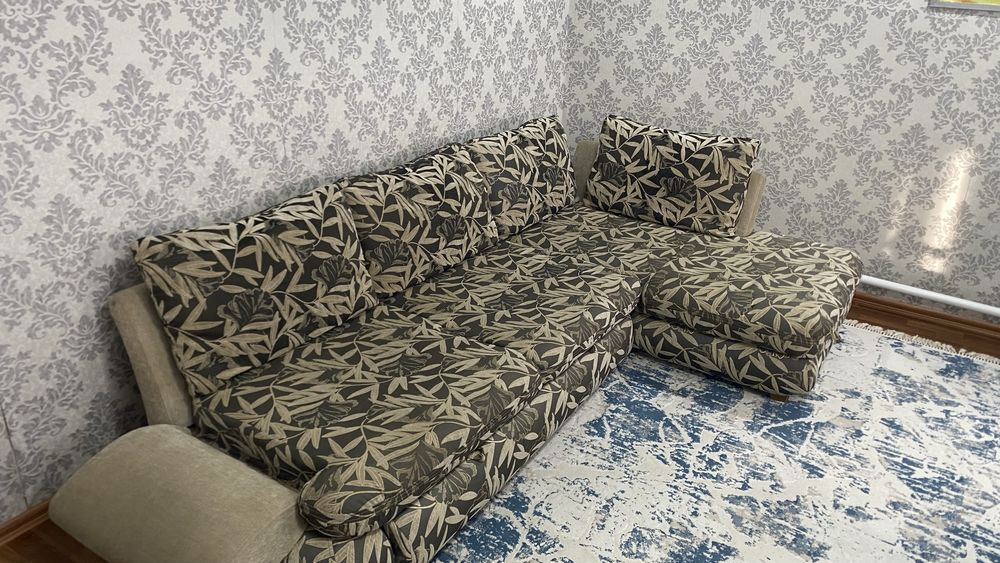 Продается диван с подушками