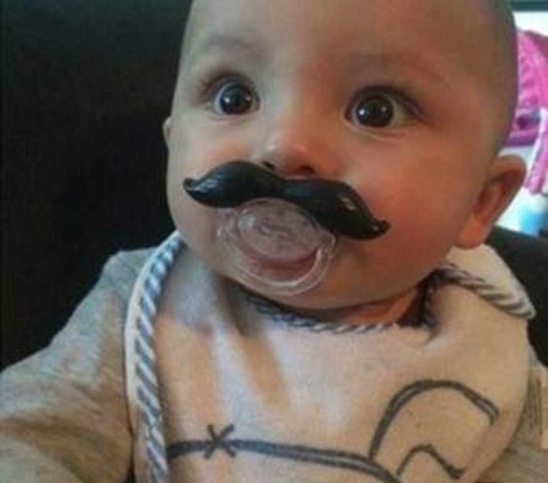 Termometru suzeta si suzete mustata