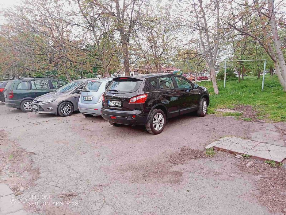 Черен Nissan Qashqai 1.6 Bi-Fuel 2013