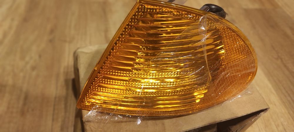 Жълт мигач за БМВ е 46 преди фейса