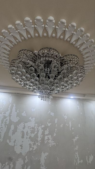 Продам хрустальную люстру