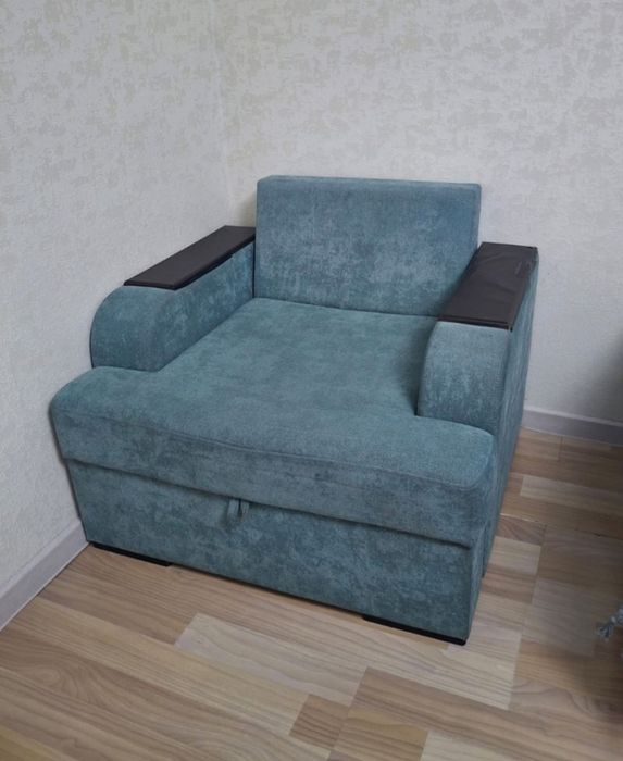 Продаётся угловой диван с креслом