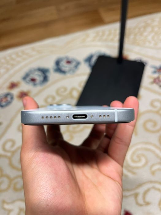 iPhone 15 / 128GB