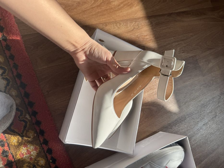 Туфли 38 и красовка 39-40 размер