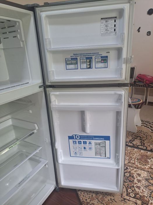 Холодилник Samsung 363L