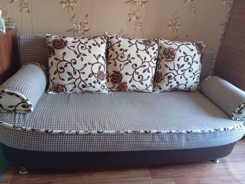 Срочно продам диван.