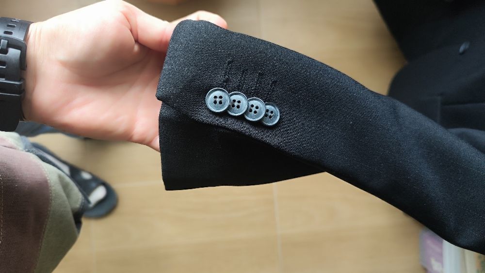 Мъжки костюм в черен цвят