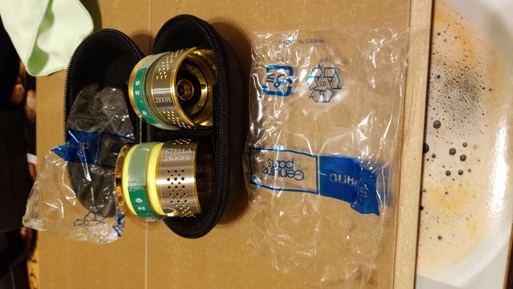 SHIMANO Stella 2500FE - mulineta spinning ca noua cu tambur de rezerva