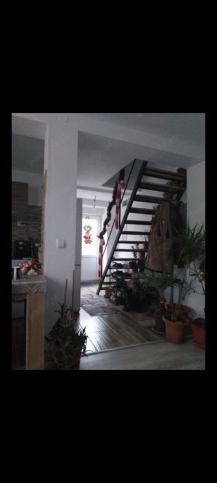 Vând casă zona centrală