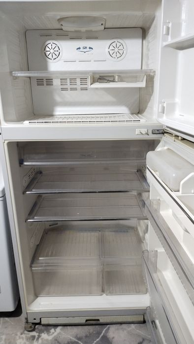 Xolodilnik sotiladi. Ichlari sarg‘aymagan, o‘zimiz ishlatardik.