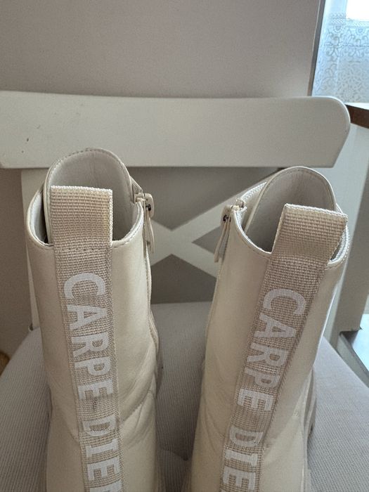 Дамски боти с връзки