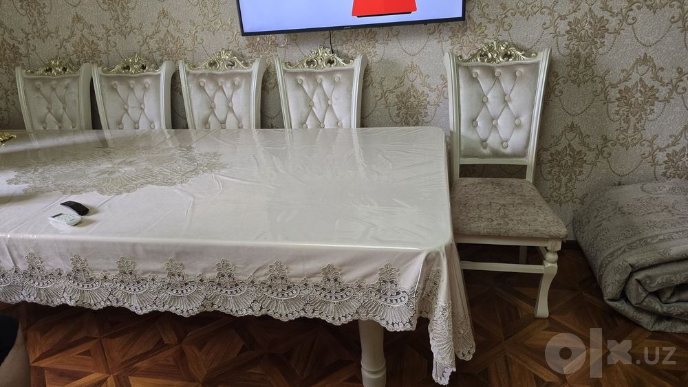 Стол и 12 стульев