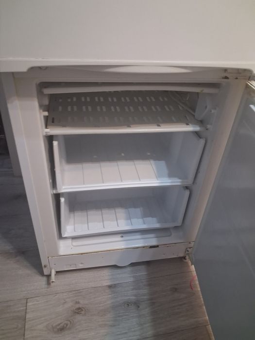 Продам холодильник INDESIT