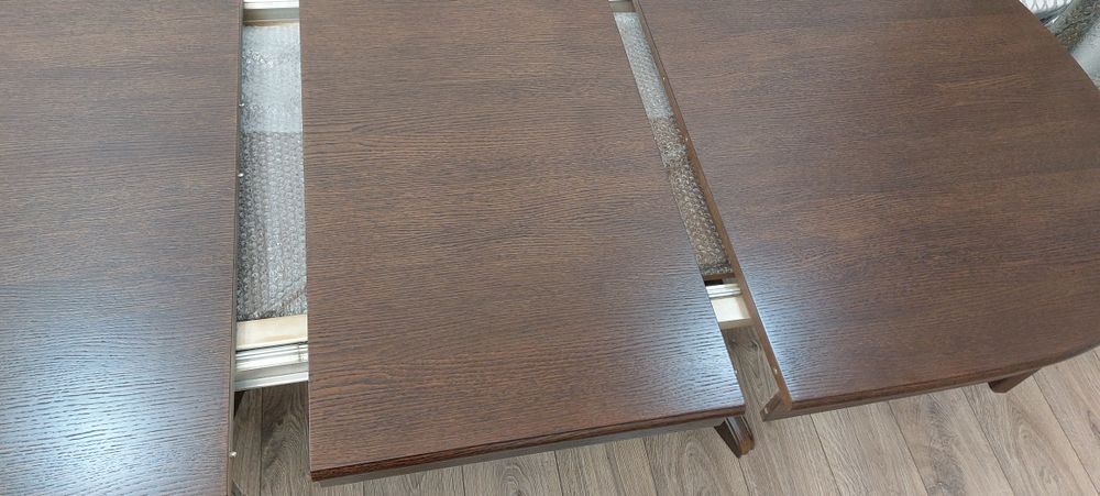 Стол для гостиной.