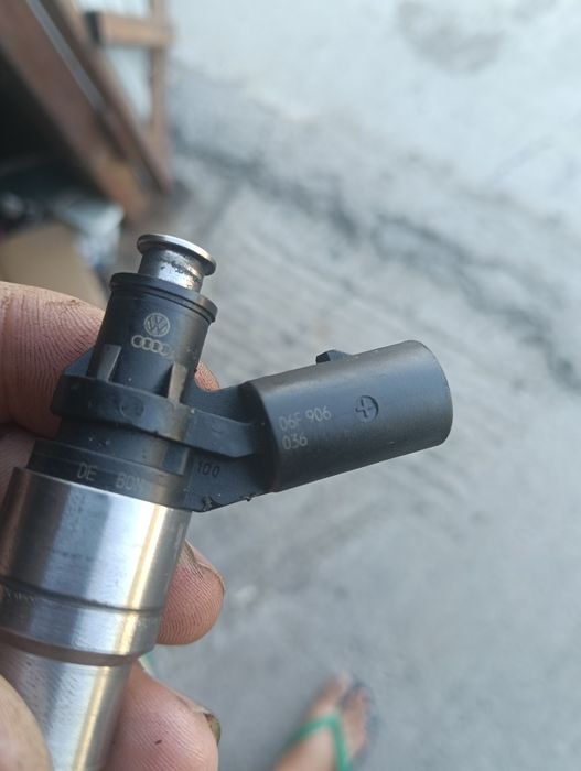 Injector Injectoare golf 5 scirocco audi A3 2.0 fsi 06F906036