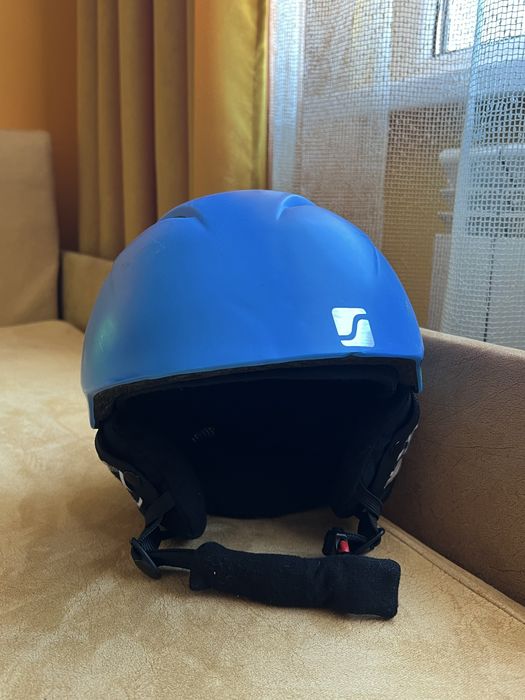 Скиорска каска синя