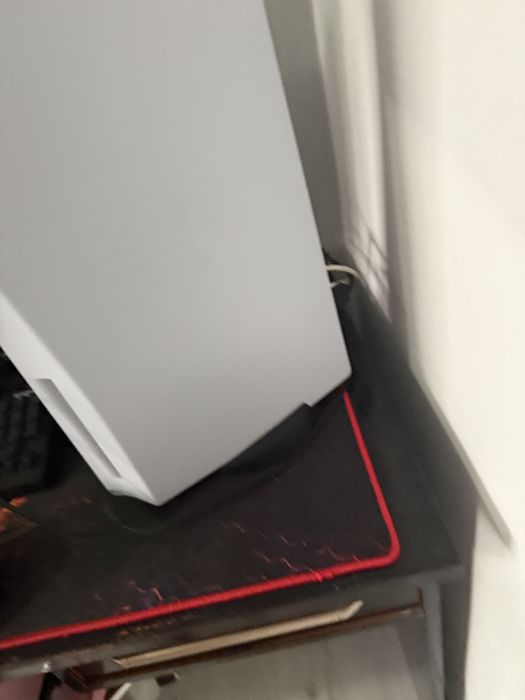 Vând PlayStation 5 (PS5) – stare impecabilă