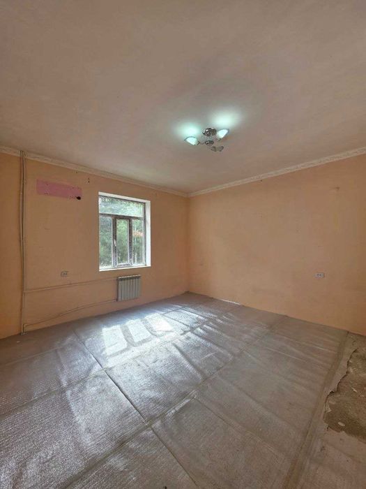 Продаётся 4х комн квартира на 1 этаже Ор-р  5 микрорайон Сомий Шайх