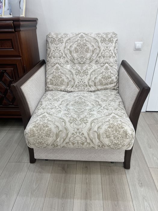 Продам диван с креслом