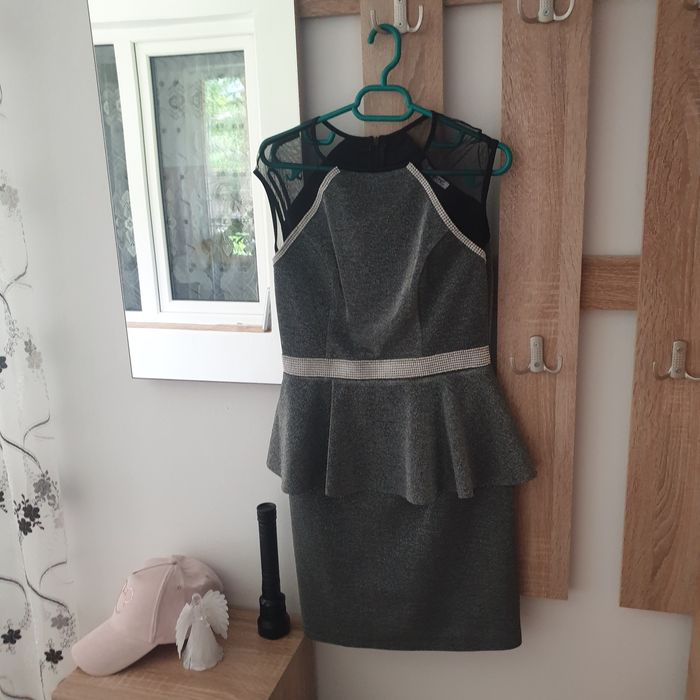 Vând Rochii pentru domnisoare