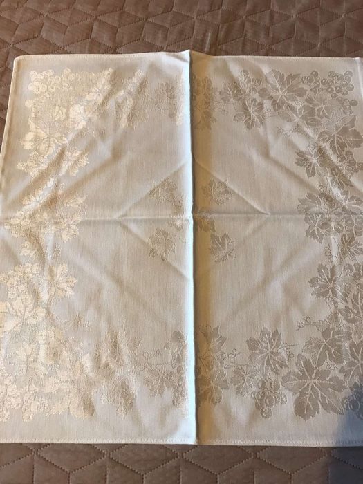 Текстилни Салфетки за Сервиране