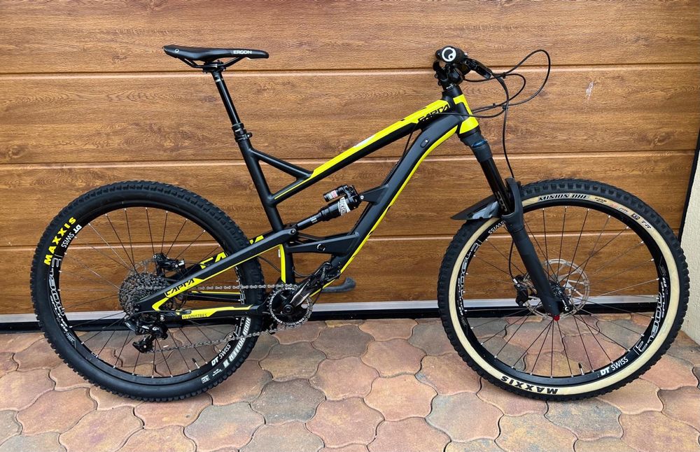 Bicicleta full suspension YT Capra