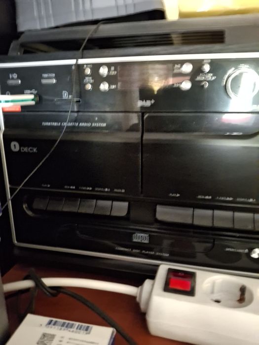 Sistem audio  cu stic ,card, cd ,caseta si picap