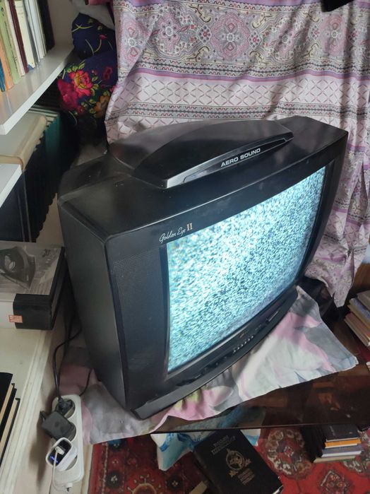 Телевизор lg работает. Очень хорошо показывает