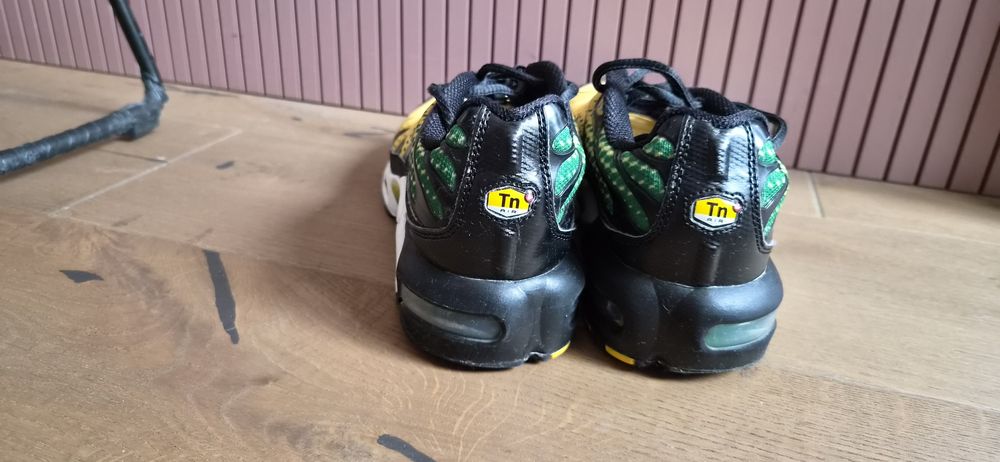 Свежи маратонки NIKE