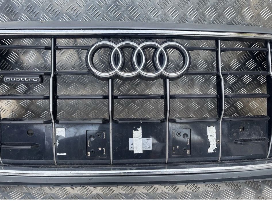 Audi Q8 4M s line ОЕМ предна решетка