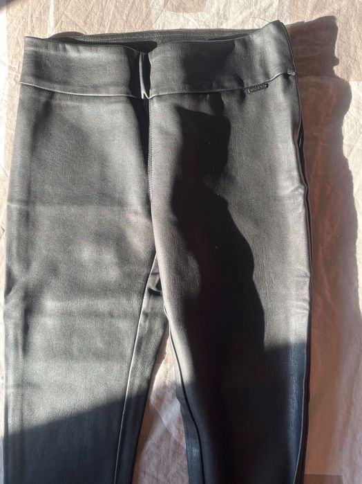 Кожен клин GUESS размер 12г