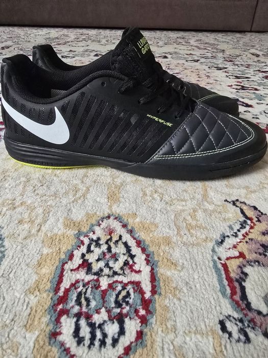 Продам кроссовки Nike