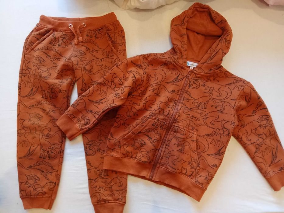 Анцунг момче Zara 5 г.- 8 лв.