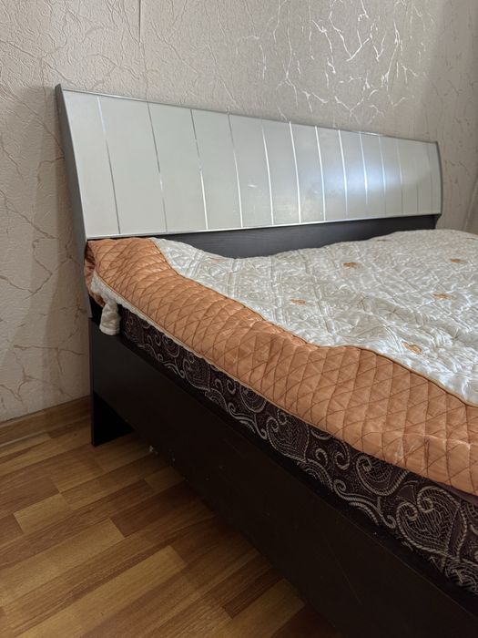 Продам кровать двухспальный
