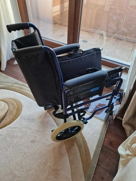 Scaun cu rotile pliant ptr transport varstnici sau dizabili - ca nou !