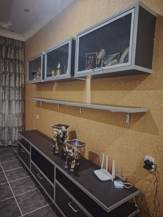 Продам мебель, сувениры, картины