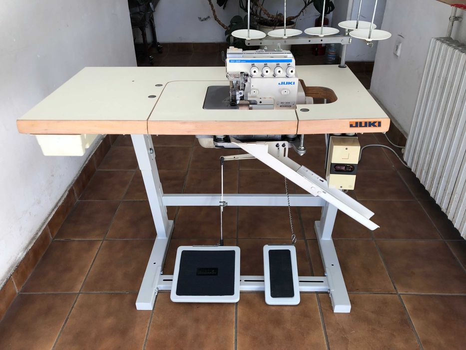 Masini de cusut industriale triploc juki