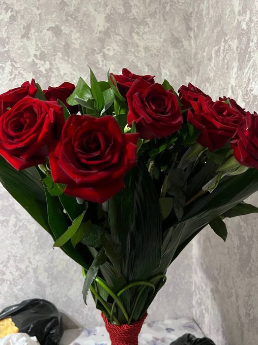 Buket sotiladi teng yarimidan pasro narxda