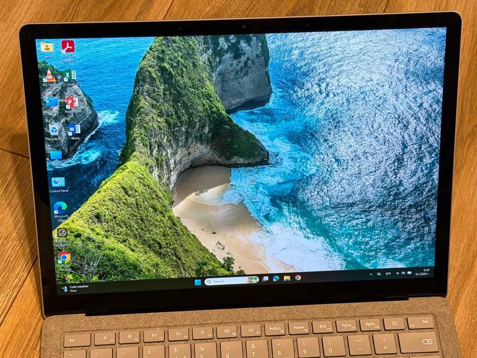 Microsoft Surface Laptop 2 i5-8350U/8RAM/256SSD/Intel UHD/QHD Touch