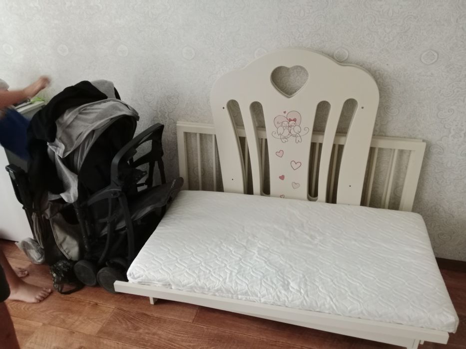 Детский манеж и кровать