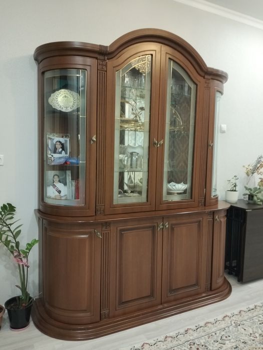 Продам сервант в хорошем состоянии