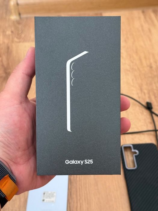 Samsung S25 8/128гб (8Elite)