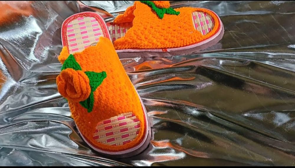 Продам Вязаные домашние тапочки