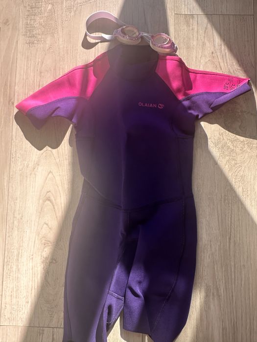 Детски неопрен и очила за плуване