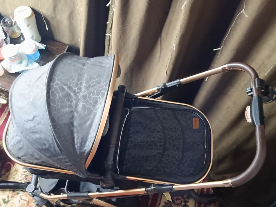 Продаётся детская коляска для новорождённых  INING BABY