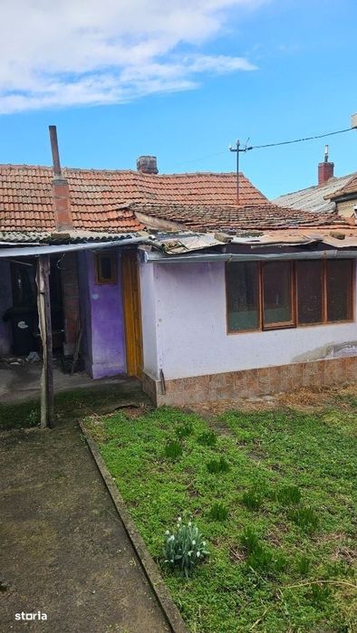 Casa veche,teren 250 mp str.Mestesugarilor-Iosia