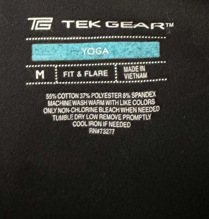 Pantaloni Yoga Tek Gear Noi cu Etichetă – Fit & Flare Capri Mărimea M Black